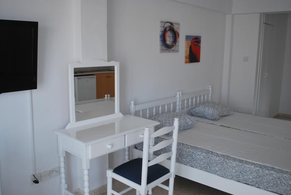 Flisvos Beach Apartments Protaras Kamer foto